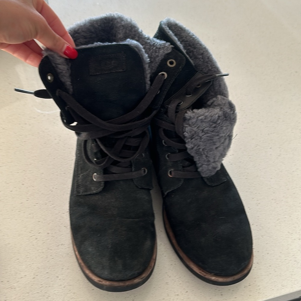 UGG MEN BOOTS SIZE US 8.5